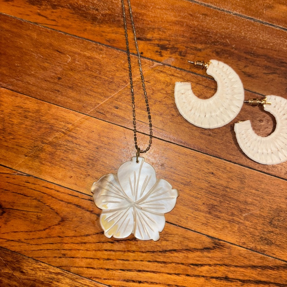 Adidas Cream and Gold Earrings Set - Picture 12 of 12
